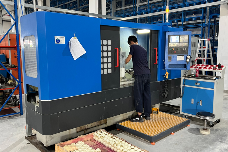 Precision machining in the KOWOV factory