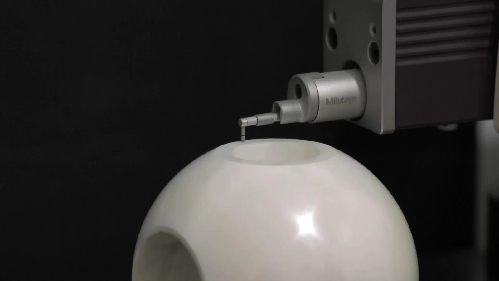 Measurement probe checking a ceramic component surface